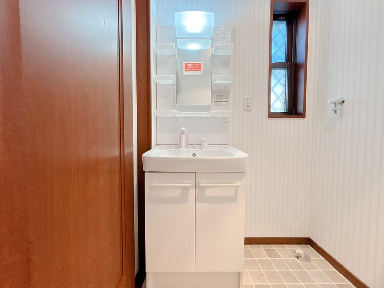 洗面 何かと物が増える場所だからこそ、スッキリと見映えの良い空間に。