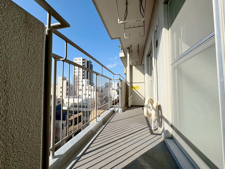 バルコニー 暮らしの中で、光と風を演出してくれるバルコニー。