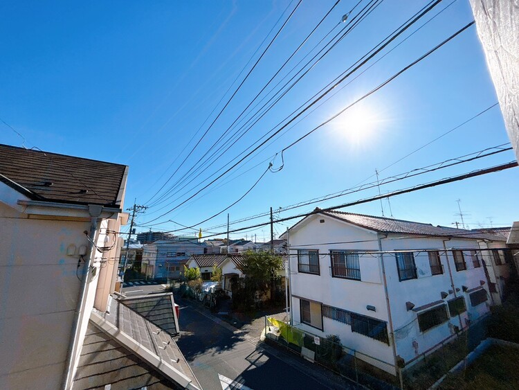 バルコニー 窓を開けると広がる青空。心をリフレッシュして日々を過ごしていきましょう。