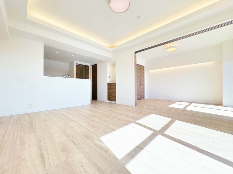 居間 居心地の良い空気感は、暮らしのステージを彩り、心からのやすらぎと満足感を与えてくれます。