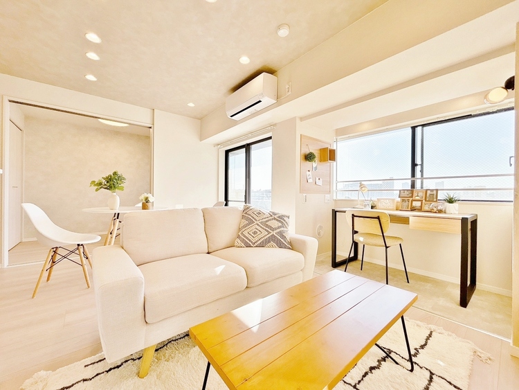 居間 快適に過ごす毎日を求めて、暮らしの中でご自身の「マイホーム」に創り上げてください。