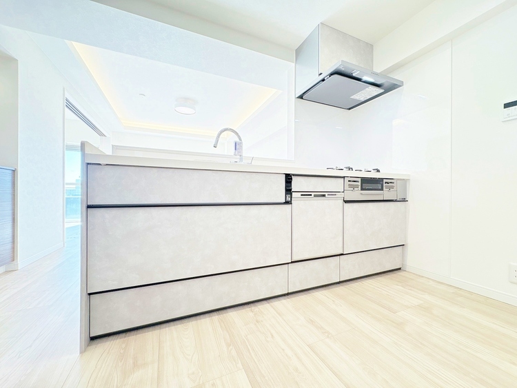 キッチン スマートな意匠と充実の機能を備えたキッチンが、暮らしにおいしい彩りを添えます。