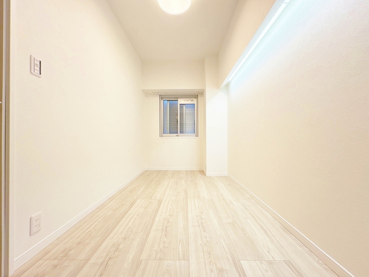 寝室 ベッドも十分に設置するスペースがあります。