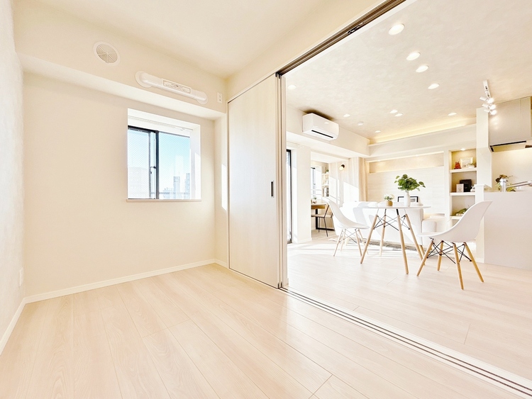 寝室 ベッドも十分に設置するスペースがあります。