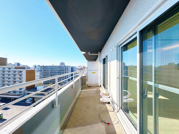 バルコニー 暮らしの中で、光と風を演出してくれるバルコニー。