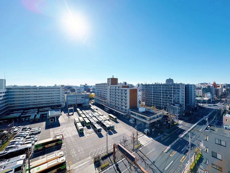 バルコニー 窓を開けると広がる青空。心をリフレッシュして日々を過ごしていきましょう。