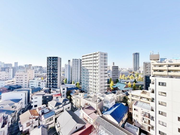 バルコニー 窓を開けると広がる青空。心をリフレッシュして日々を過ごしていきましょう。