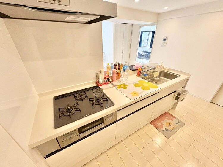 その他 スマートな意匠と充実の機能を備えたキッチンが、暮らしにおいしい彩りを添えます。