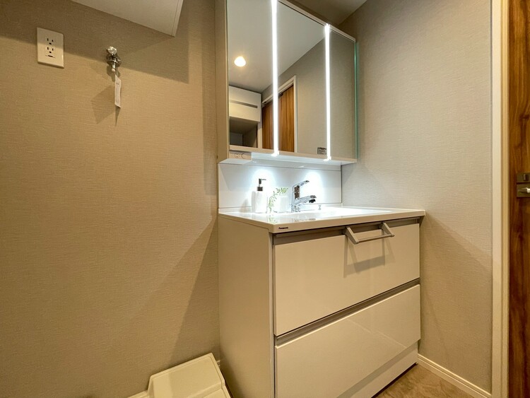 洗面 何かと物が増える場所だからこそ、スッキリと見映えの良い空間に。