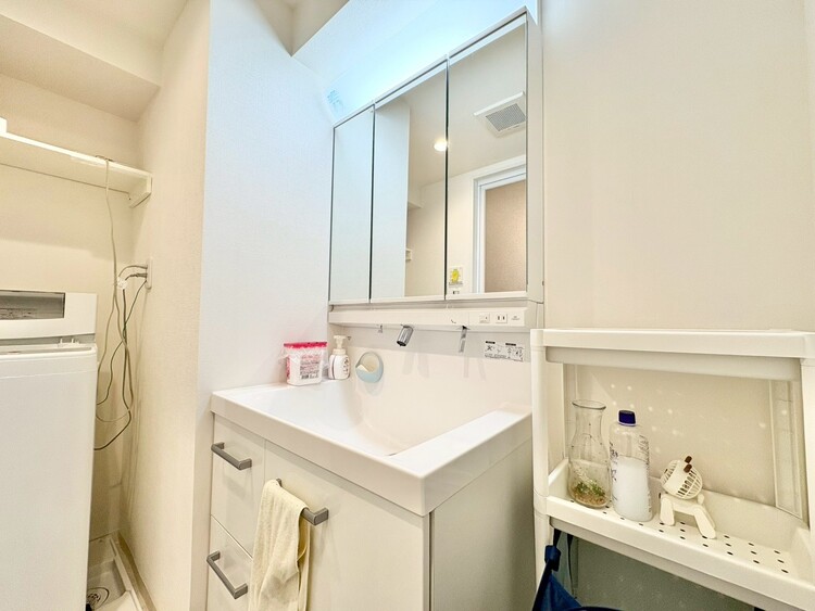 洗面 何かと物が増える場所だからこそ、スッキリと見映えの良い空間に。