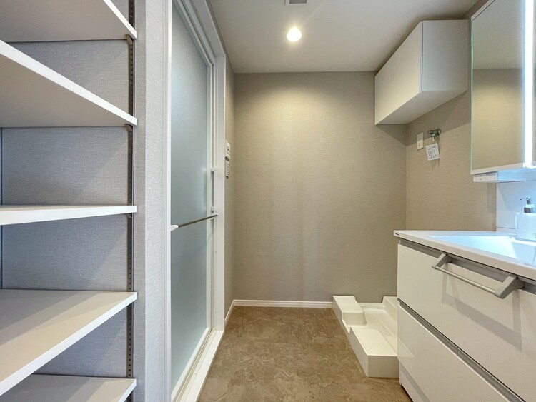 洗面 清潔感と心地よさを重視した、上質感漂うパウダールーム。