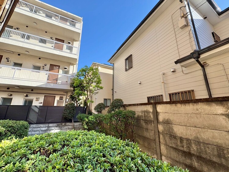 バルコニー 頬をなでる、優しい風を感じることが出来ます。