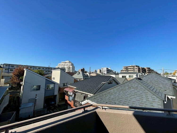 バルコニー 頬をなでる、優しい風を感じることが出来ます。