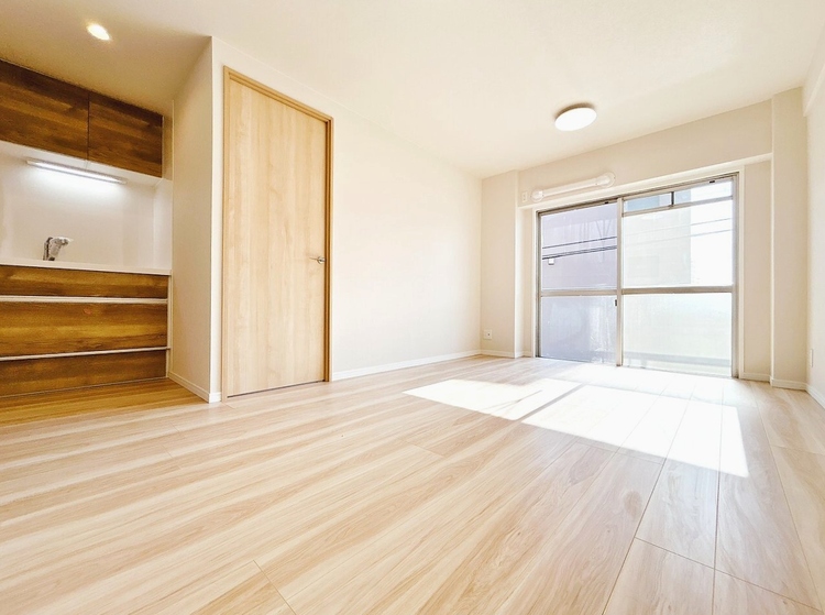 居間 居心地の良い空気感は、暮らしのステージを彩り、心からのやすらぎと満足感を与えてくれます。