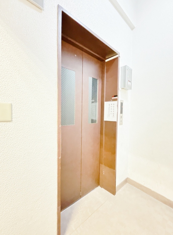 設備 エレベーターの管理も、きちんと行き届いてます。