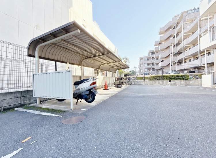 その他 きちんと整備された駐輪場。住む方の心遣いが感じられます。