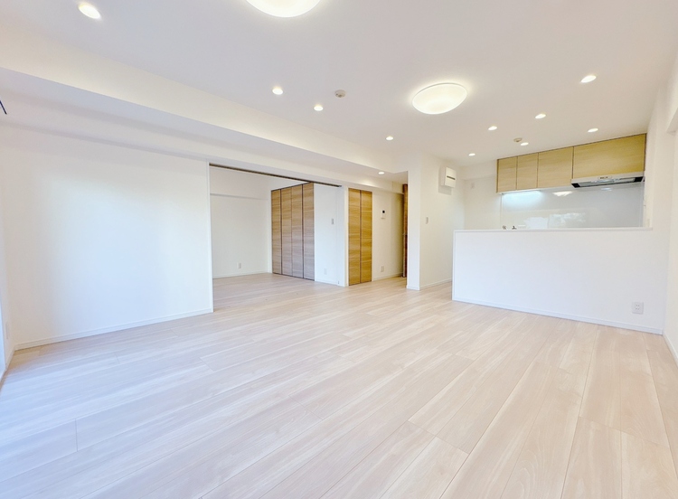 居間 居心地の良い空気感は、暮らしのステージを彩り、心からのやすらぎと満足感を与えてくれます。