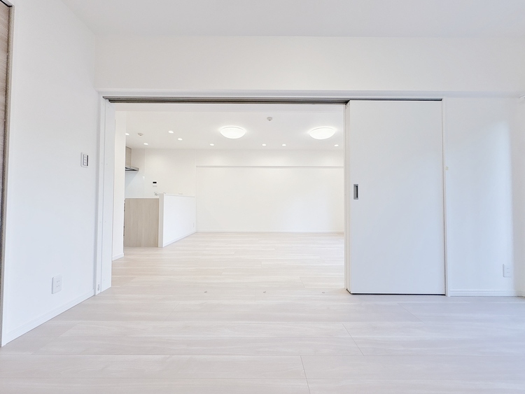 居間 飾り過ぎないシンプルな内装と偏り過ぎないデザインで統一しました。