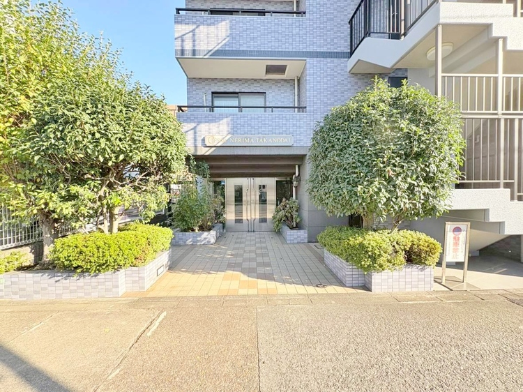 エントランス 外と内をつなぐエントランスは、まさに顔となる場所。