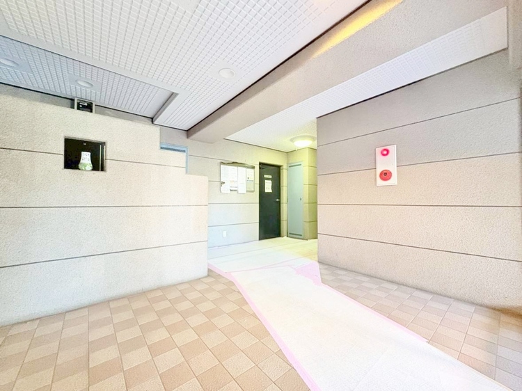 エントランス エントランス内部は、管理が行き届き清潔な共有スペースとなっています。