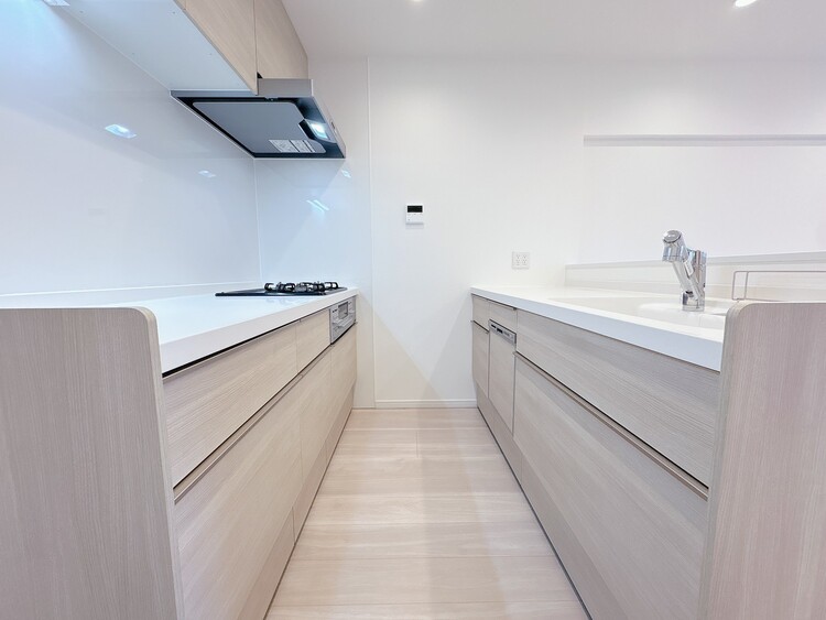 キッチン スマートな意匠と充実の機能を備えたキッチンが、暮らしにおいしい彩りを添えます。