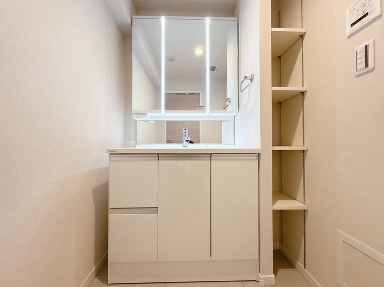 洗面 何かと物が増える場所だからこそ、スッキリと見映えの良い空間に。