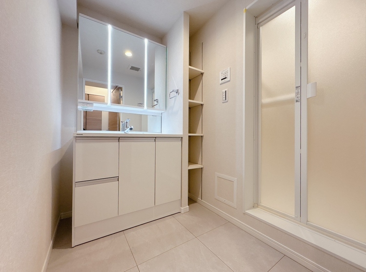 洗面 清潔感と心地よさを重視した、上質感漂うパウダールーム。