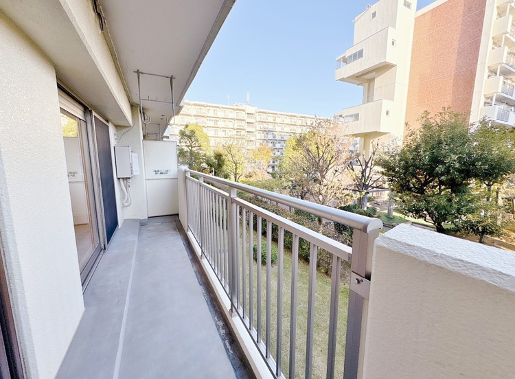 バルコニー 暮らしの中で、光と風を演出してくれるバルコニー。