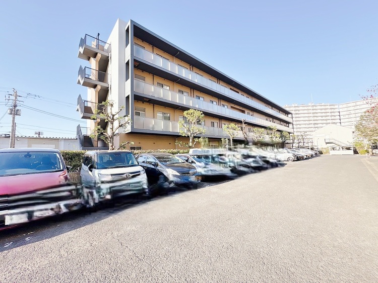 駐車場 本物件の駐車スペースです。車種制限のある場合もございますので、お気軽にお問い合わせくださいませ。