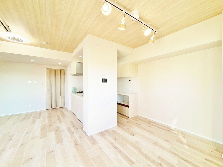 居間 飾り過ぎないシンプルな内装と偏り過ぎないデザインで統一しました。