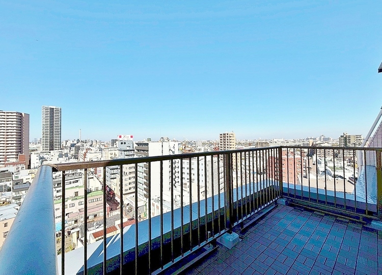 バルコニー 暮らしの中で、光と風を演出してくれるバルコニー。