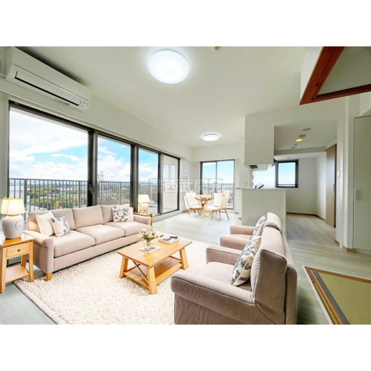 居間 配置の家具や小物はCGによるイメージです。