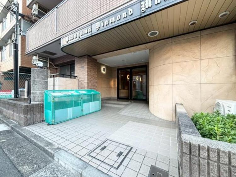 エントランス 手入れの行き届いたエントランスが、住まいに品格と上質さを添えています。（2025.11.14撮影）