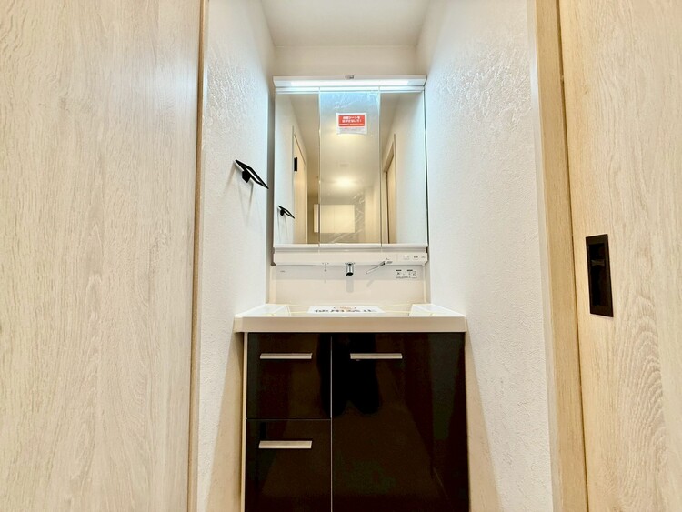 その他 清潔感を感じられる洗面化粧台。