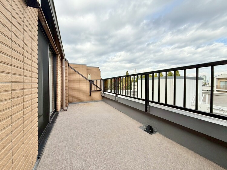 その他 朝の澄んだ空気や、夕方に吹く清々しい風を感じられるバルコニー。