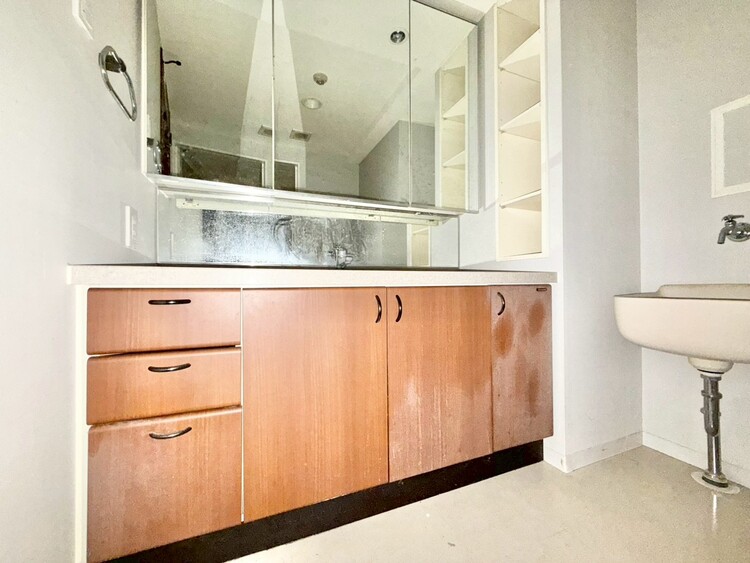 その他 清潔感を感じられる洗面化粧台。