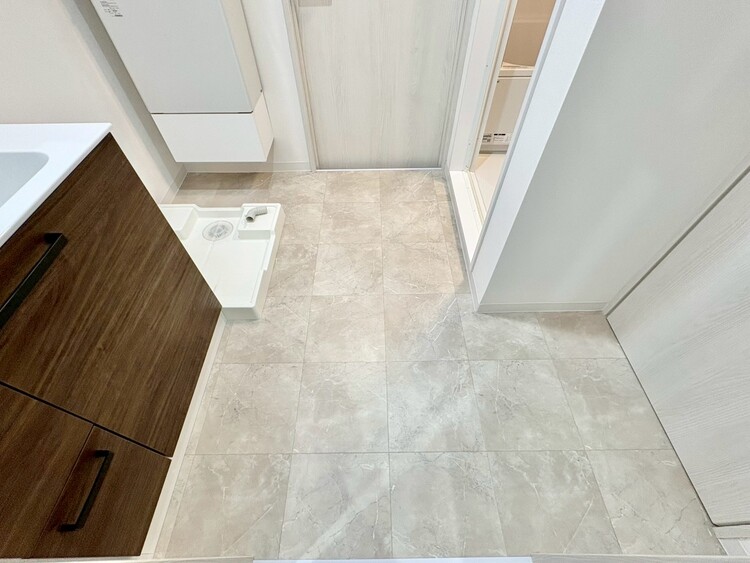 その他 十分な広さの脱衣所。