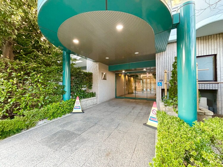 その他 上質感漂う玄関アプローチです。