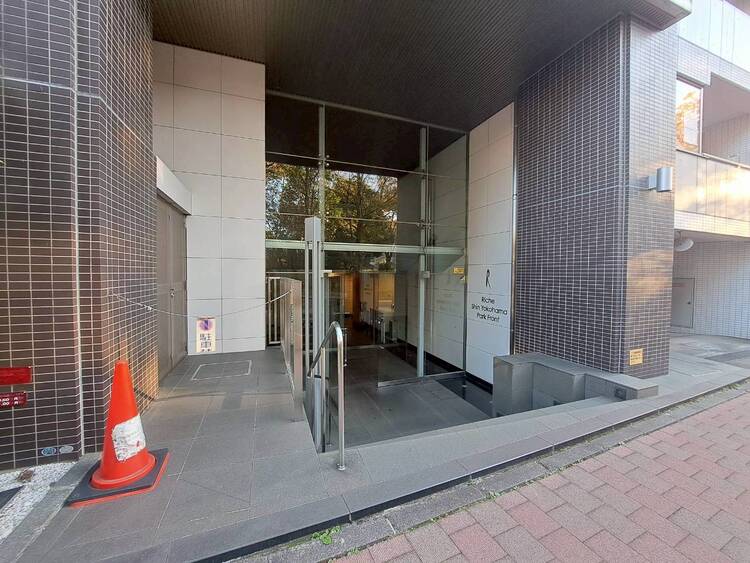 その他 上質感漂う玄関アプローチです。