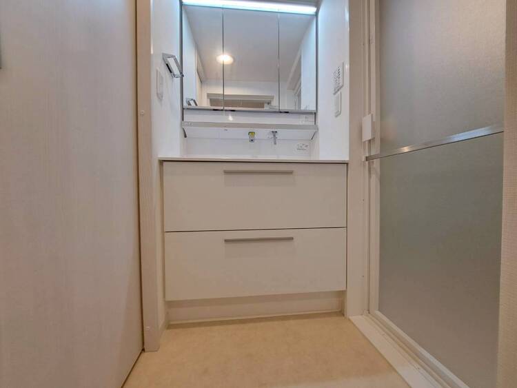 その他 十分な広さの脱衣所。