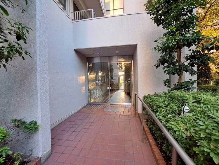 その他 上質感漂う玄関アプローチです。