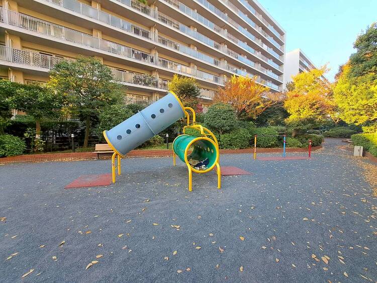 その他 マンションの敷地内には、中庭もございます。