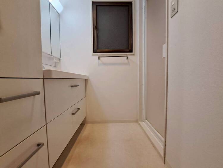 その他 十分な広さの脱衣所。