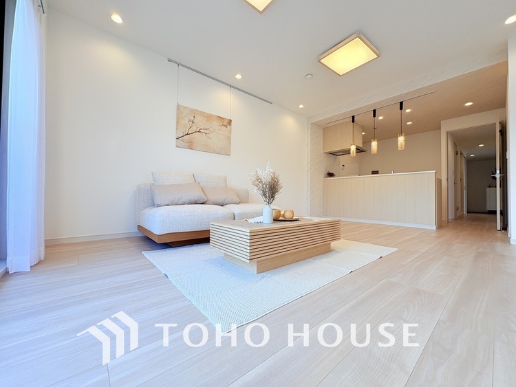 内装 広がりのある住空間、家族が集まるリビング・ダイニング