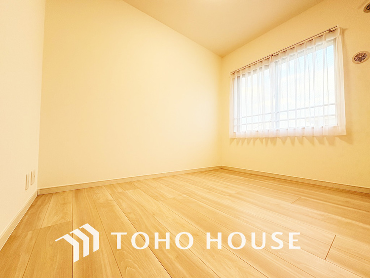 内装 採光もある洋室は、くつろぎのひと時を過ごすのにぴったり