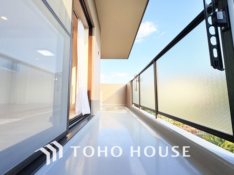 バルコニー 陽当たり良好なバルコニー