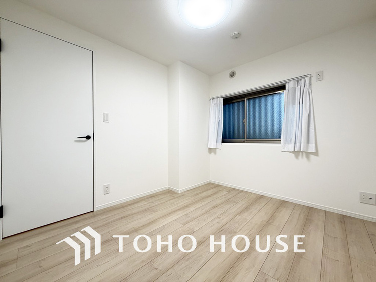 内装 採光もある洋室は、くつろぎのひと時を過ごすのにぴったり