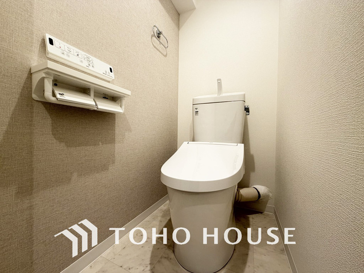 トイレ 清潔な洗浄機能付温水シャワートイレ