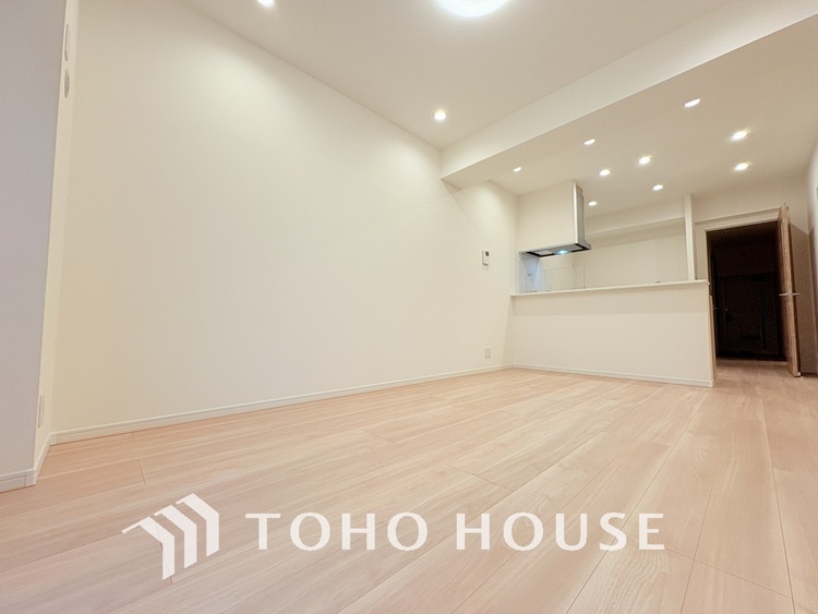 内装 広がりのある住空間、家族が集まるリビング・ダイニング