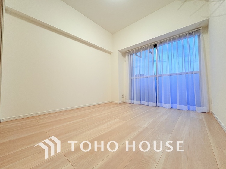 内装 採光もある洋室は、くつろぎのひと時を過ごすのにぴったり